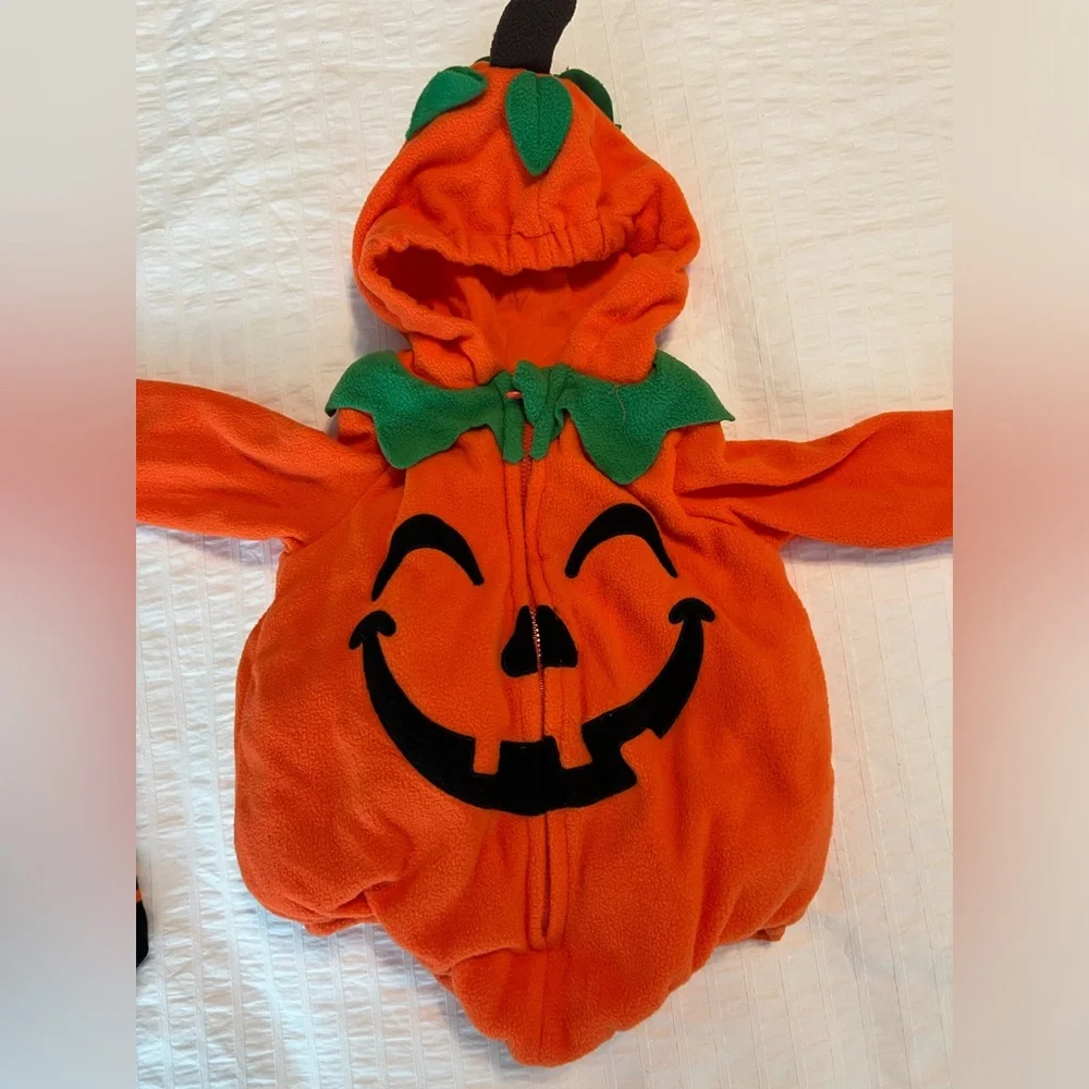 Baby winter Halloween pumpkin costume with striped socks - 6-9 months